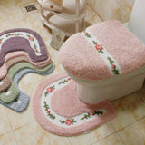 tapis de couleur rose pour les toilettes