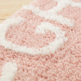 Rose et lettre blanche de ce tapis rond alphabet