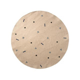 Petit symbole de décoration sur ce tapis rond en jute