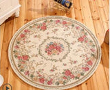 Tapis rond ancien avec des touches de rose