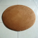 marron est la couleur de ce tapis rond