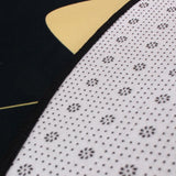 Zoom sur la bordurees bien coussu et le caoutchouc au verso