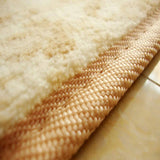 zoom sur la couture de ce tapis de salon