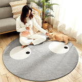 Mise en situation de ce tapis rond smiley couleur gris avec gros yeux blanc