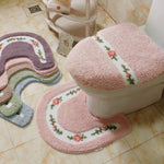 tapis de couleur rose pour les toilettes