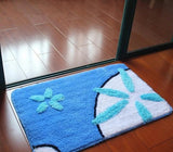 Salle de bain tapis bleu blanc et coloré