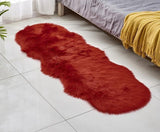 Super tapis rouge est la belle couleur de ce tapis fausse fourrure