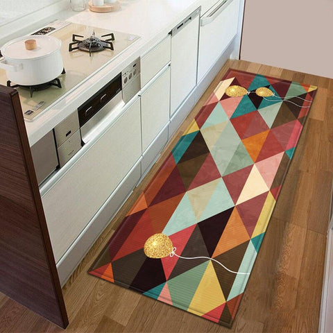 Triangle de couleur pour ce tapis de cuisine