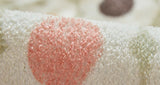 Photo prise très proche des fibres du tissu pour montrer la qualité de ce tapis de chambre ronfle