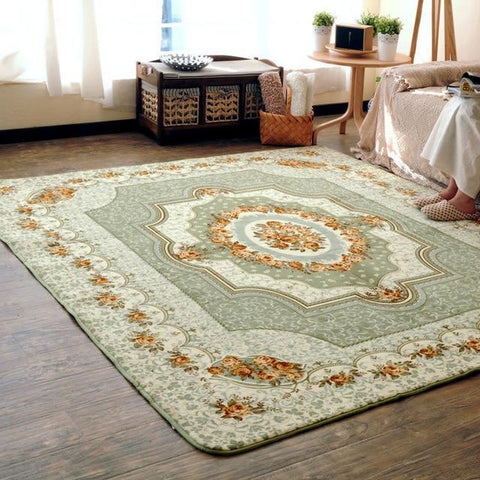 Magnifique tapis de salon épais style rococo, délicatement fleuri, ton  vert clair 