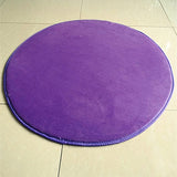 violet agréable et une joli couleur pour ce tapis rond