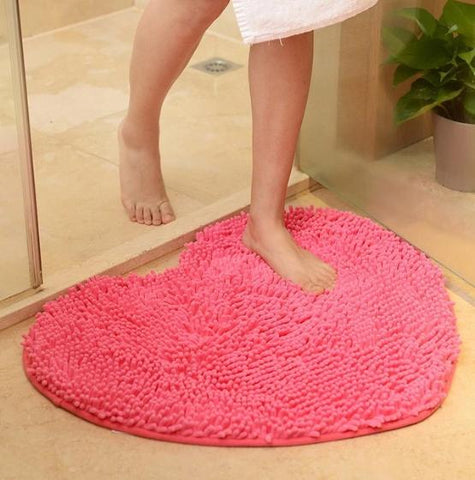 Tapis de salle de bain en forme de coeur rose