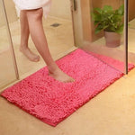 Couleur rose de ce tapis de bain très absorbant 