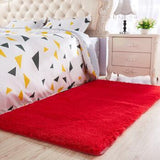 superbe tapis moelleux de couleur rouge pour descente de lit