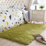 vert foncé et la couleur de ce tapis de chambre pour aller en dessous du lit