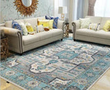 tapis de salon clair perçant mis dans un salon avec des canapés