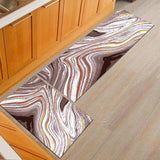 Tapis de cuisine design au pied d'un évier possédant des couleurs plutôt foncé penchant vers le marron