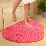 Tapis couleur rose pour ce tapis de salle de bain cœur