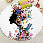 beau tapis de chambre rond pour fille possédant le dessin d'une jolie fée avec des fleurs en guise de chevelure