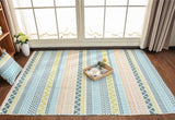 Mise en situation dans un salon où l'on voit tapis indien coloré