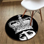 femme avec une couronne sur la tete imprimé sur tapis rond industriel